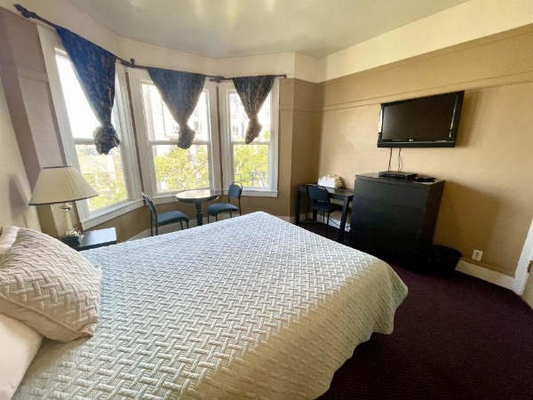 Twin Peaks Hotel image 16