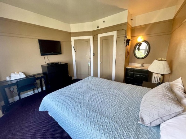 Twin Peaks Hotel image 17